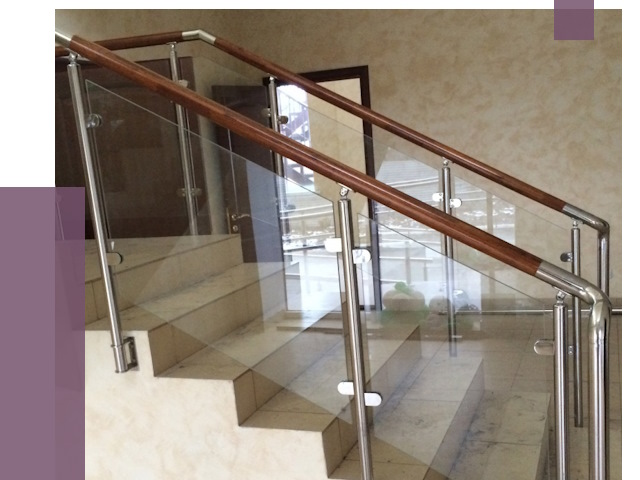 Комбинированные перила из металла и дерева в Городце