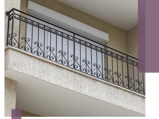 Балконные ограждения из металла и стекла в Городце для домов