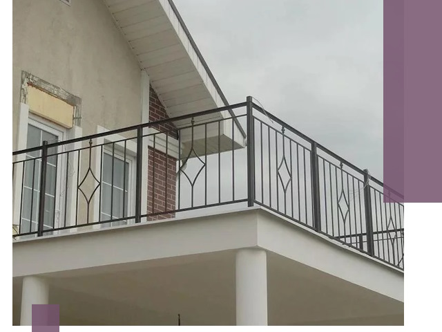 Изготовление балконных ограждений в Городце из металла и стекла